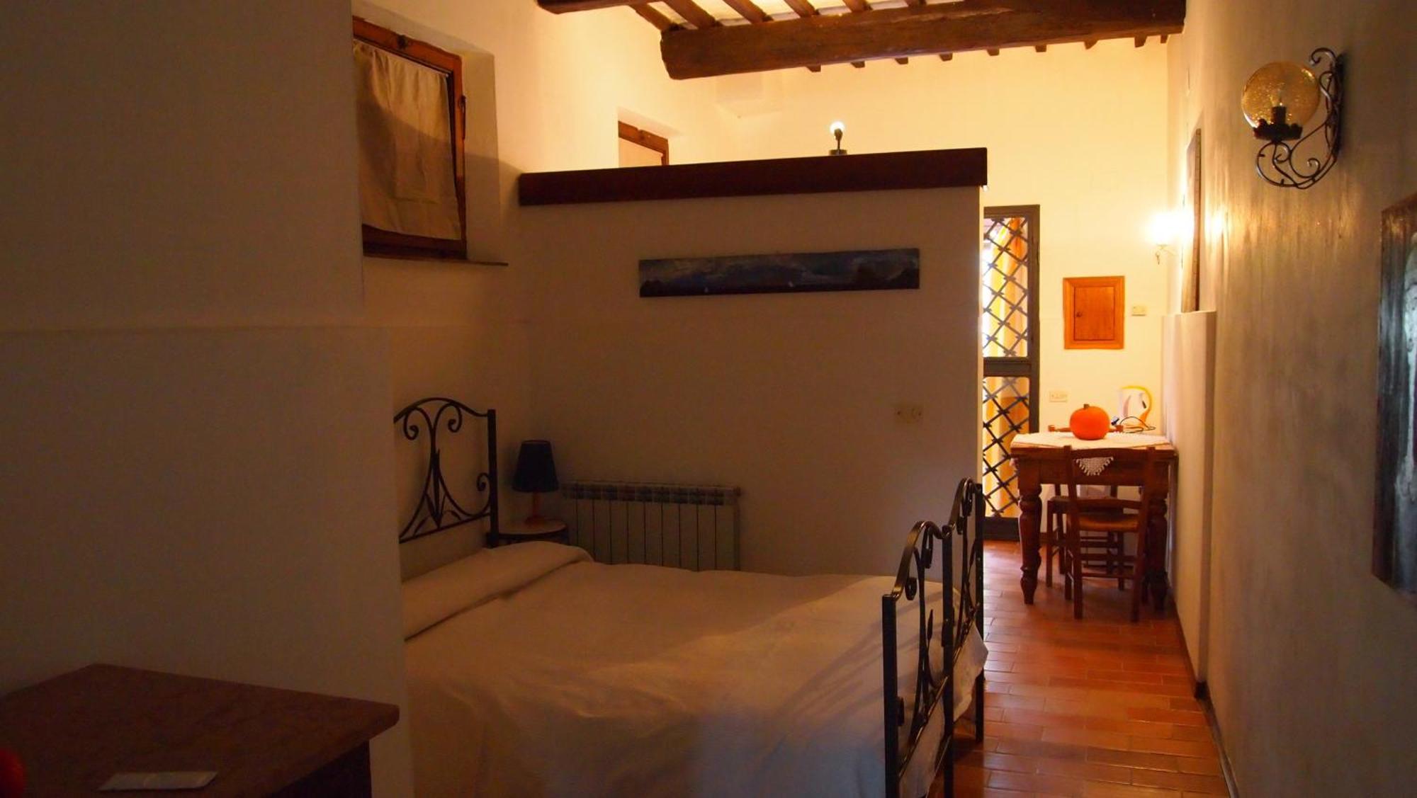 Agriturismo La Terra Valiano Ruang foto
