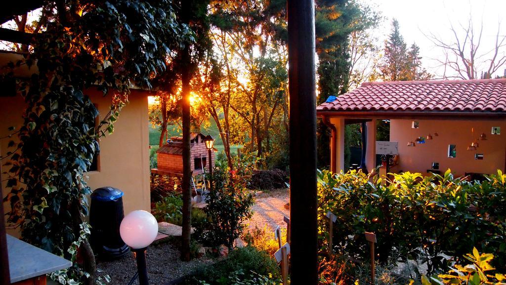 Agriturismo La Terra Valiano Bagian luar foto